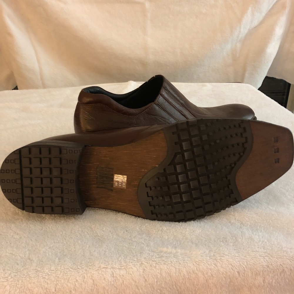 NWT DKNY Designer Men’s Shoes, Size 10.5 (U.S.) - Picture 8 of 8